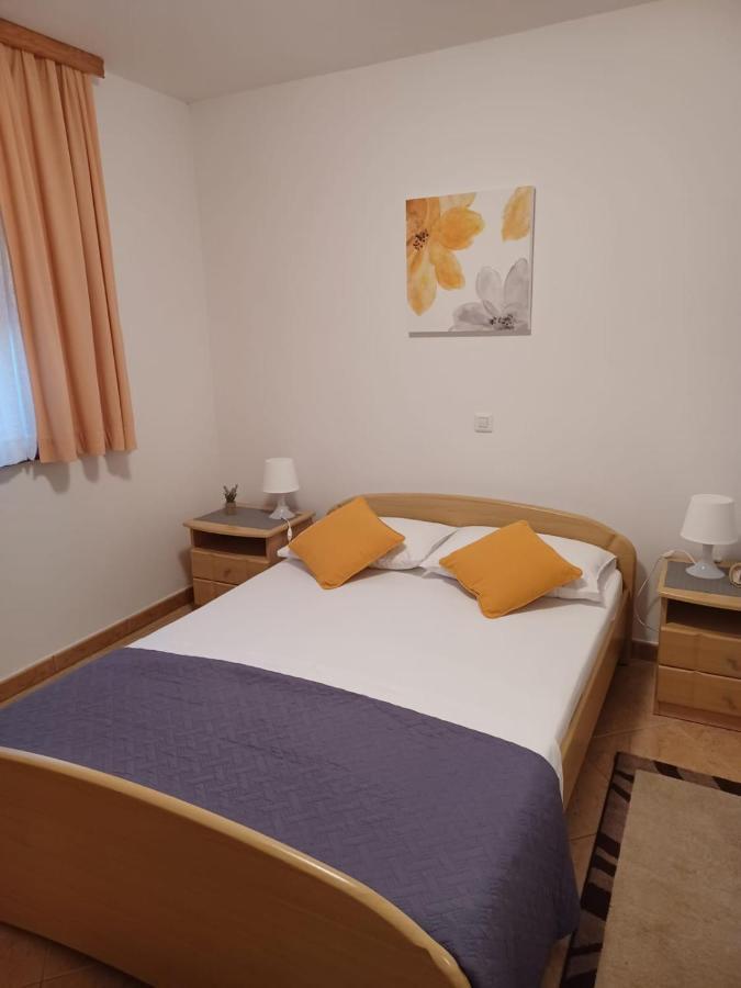 Apartment Leda *