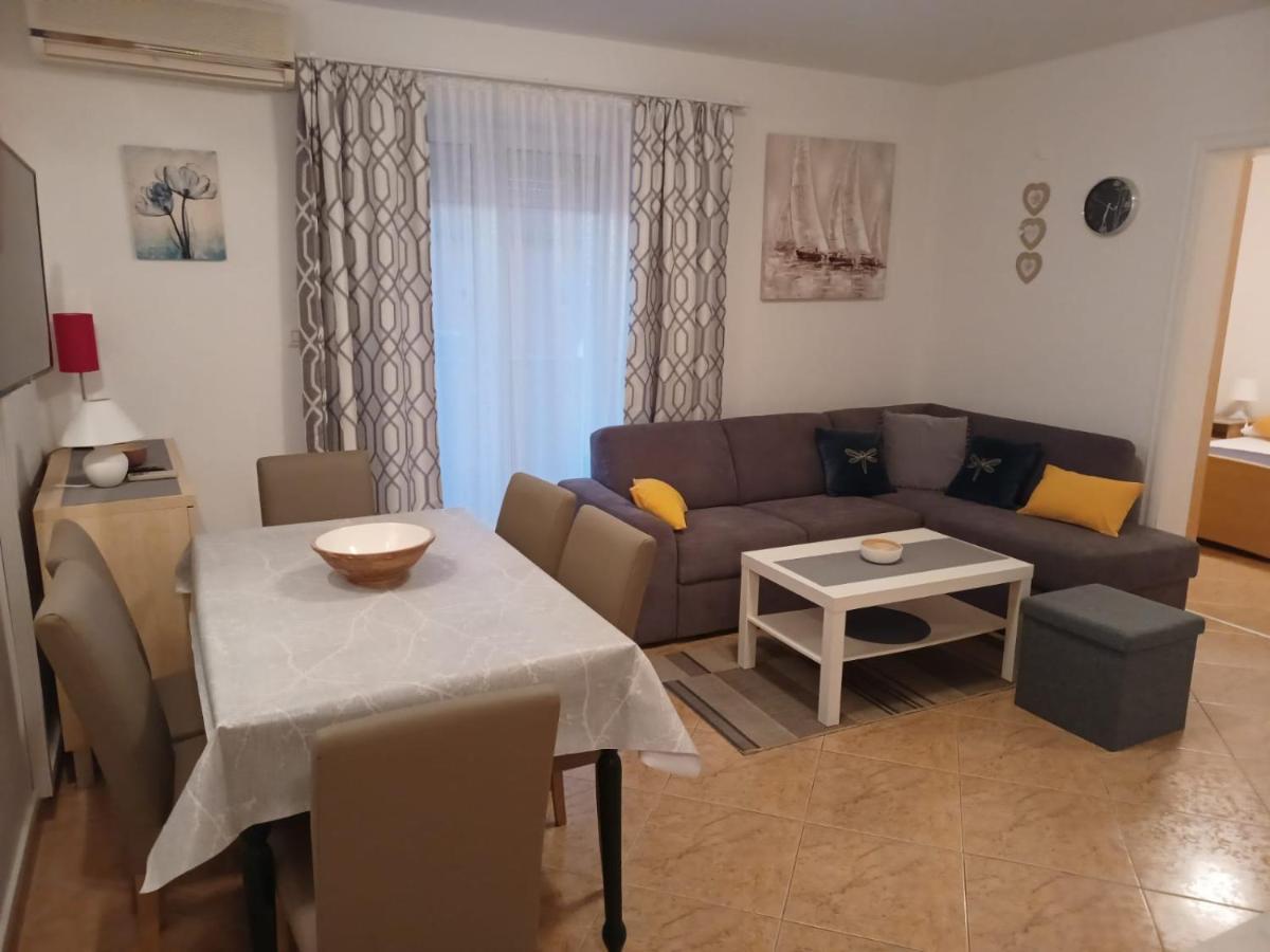 Apartment Leda *